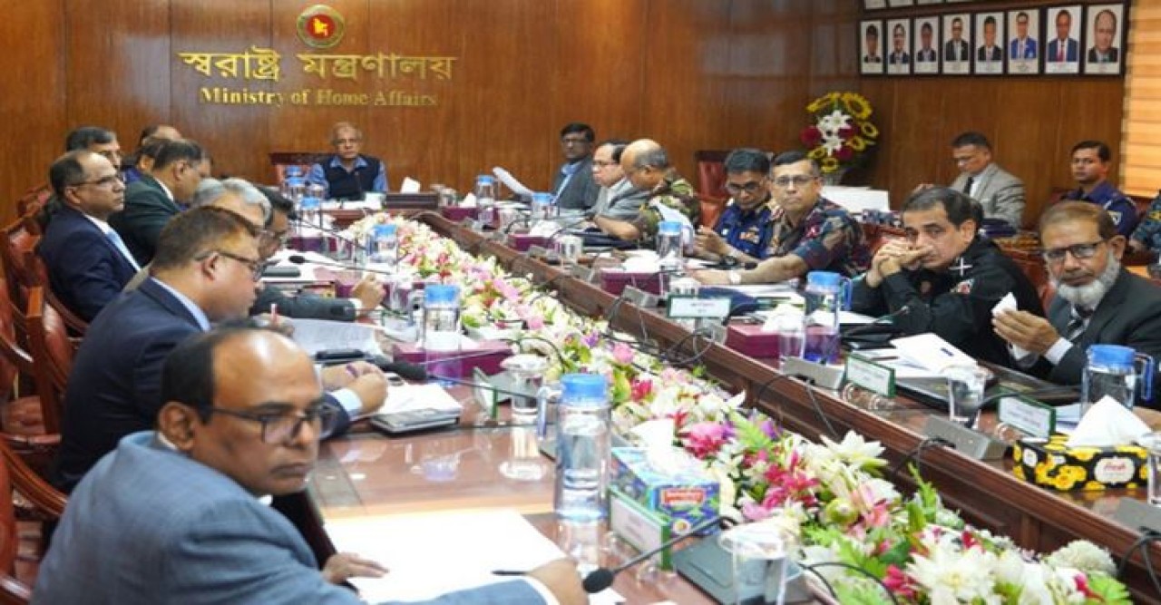 অবৈধভাবে বিদেশিদের বাংলাদেশে থাকতে দেওয়া হবে না : স্বরাষ্ট্র উপদেষ্টা