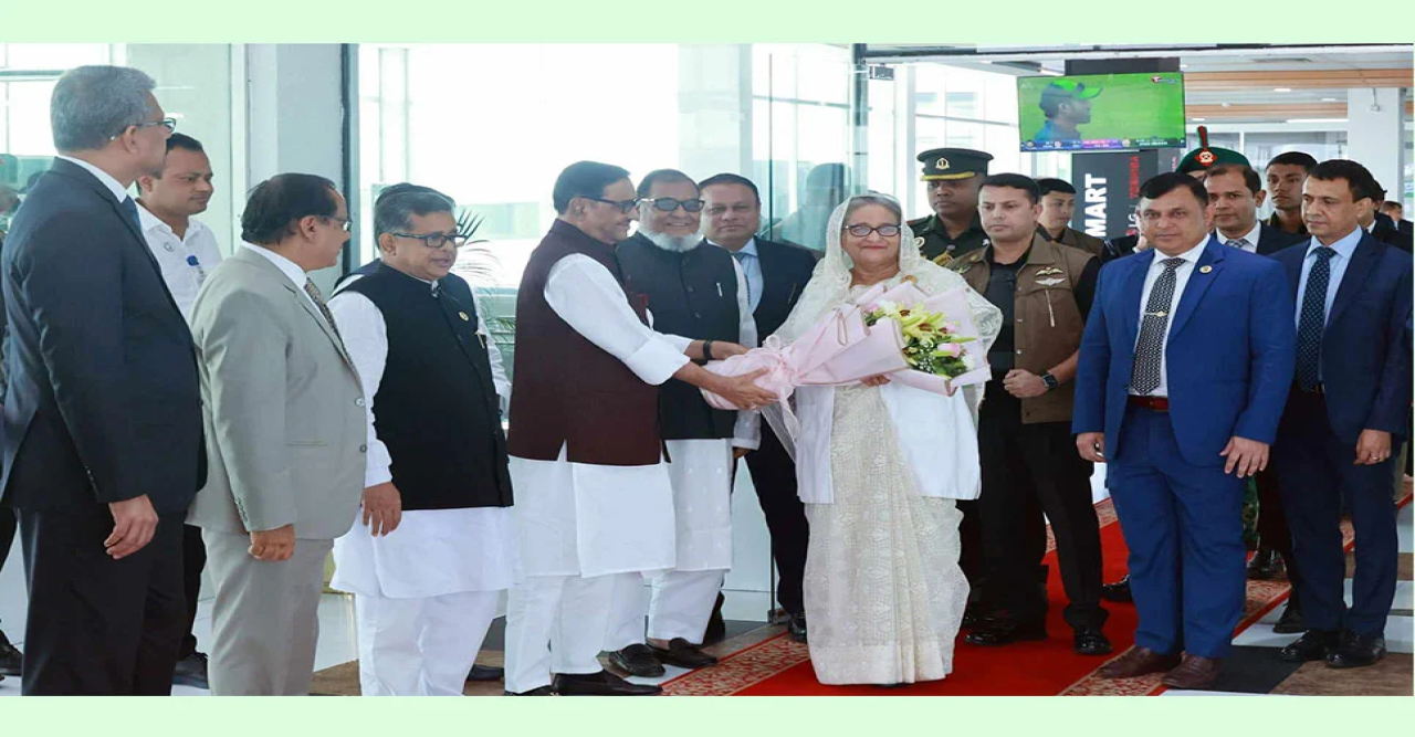 দেশে ফিরেছেন প্রধানমন্ত্রী