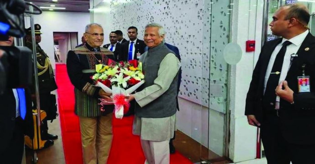 পূর্ব তিমুরের প্রেসিডেন্ট রামোস হোর্তাকে বিমানবন্দরে স্বাগত জানালেন ড. ইউনূস
