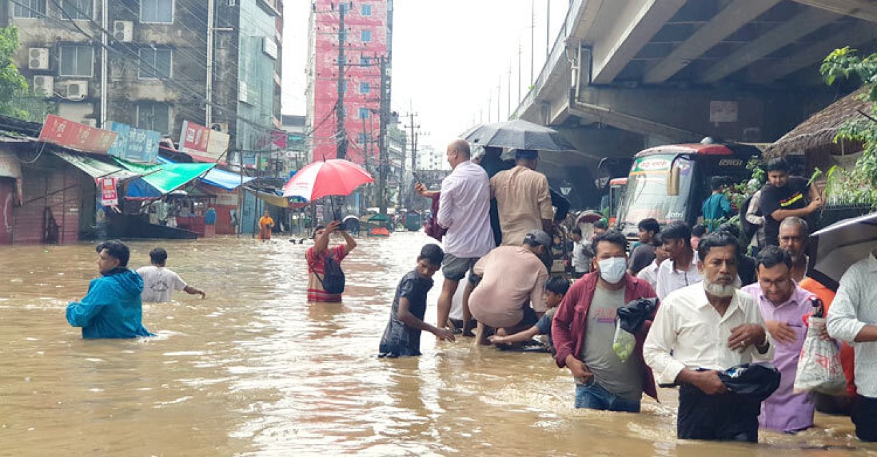 টানা বৃষ্টিতে ডুবেছে চট্টগ্রাম