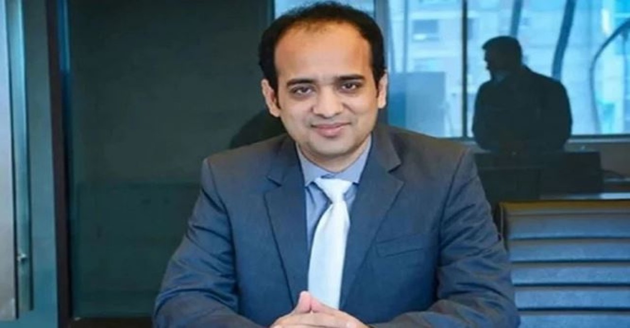 ইভ্যালির রাসেলের বিরুদ্ধে গ্রেপ্তারি পরোয়ানা