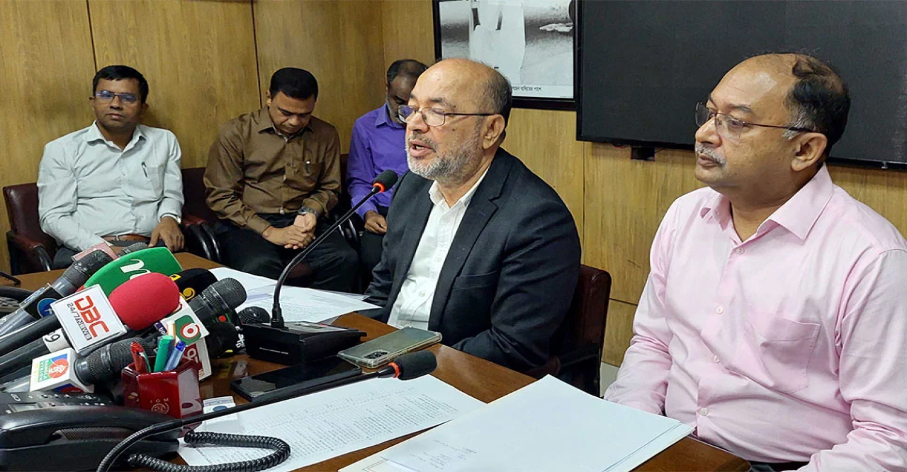 রাতে আঘাত হানতে পারে ‘হামুন’, রাত ৮টার মধ্যে উপকূলবাসীকে আশ্রয়কেন্দ্রে যাওয়ার নির্দেশ