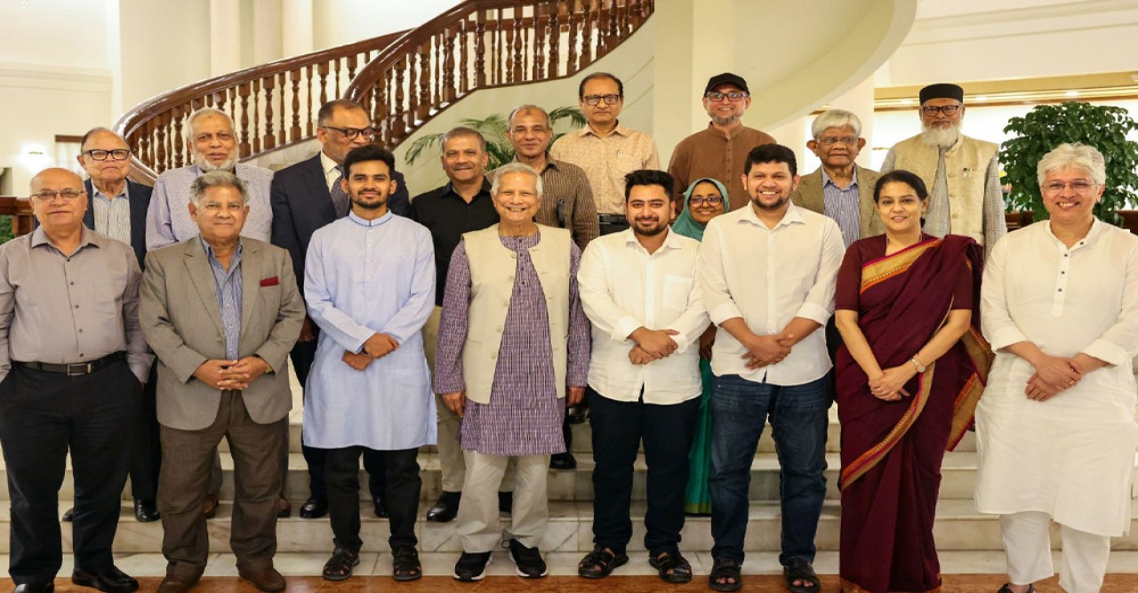 এই সরকারের ব্যর্থতা হলো কাউকে ম্যানেজ না করে চলা