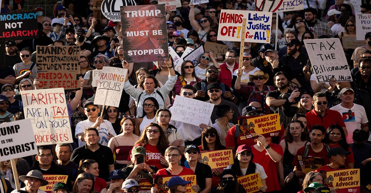 ট্রাম্পবিরোধী বিক্ষোভে উত্তাল যুক্তরাষ্ট্র