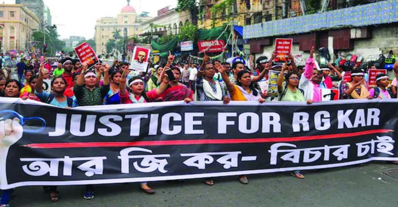 আলটিমেটামের পর আন্দোলনকারী চিকিৎসকদের যে বার্তা দিলেন মমতা