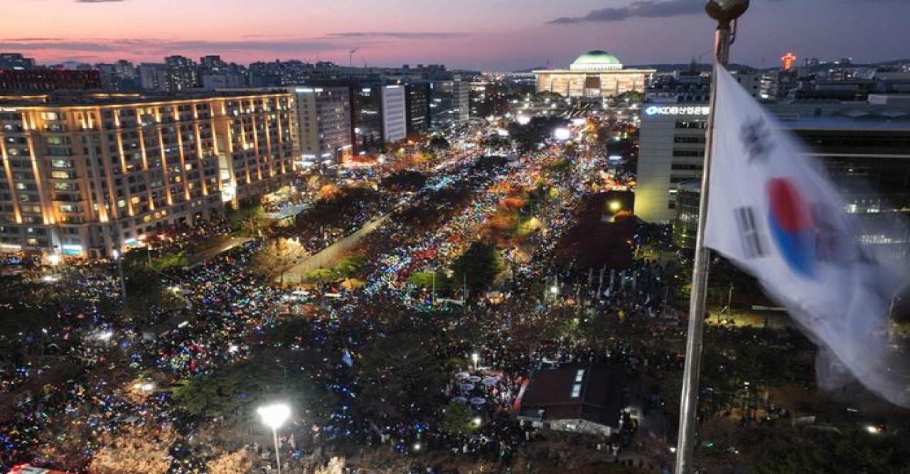 অভিশংসন এড়ালেন দক্ষিণ কোরিয়ার প্রেসিডেন্ট, ব্যাপক বিক্ষোভ