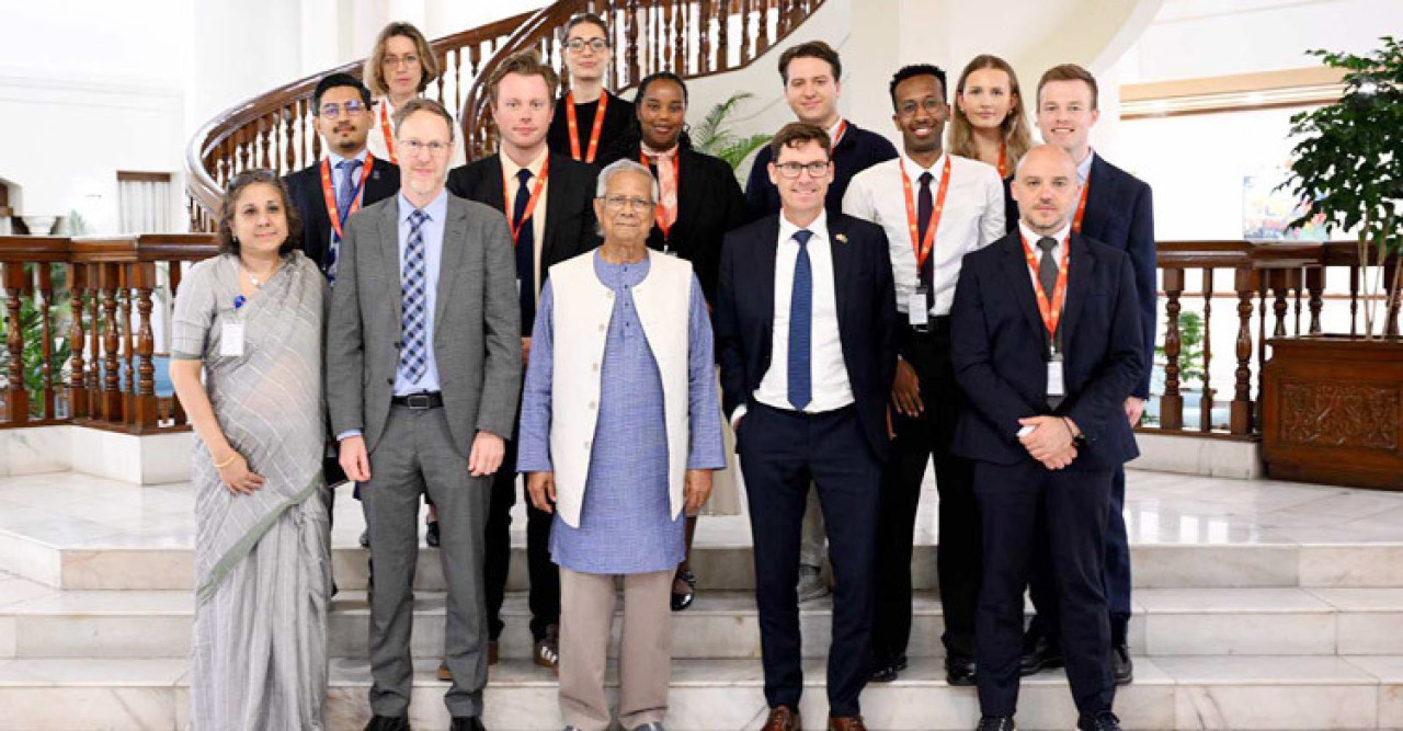 তরুণদের রাজনীতিতে আরও সক্রিয় হতে বললেন প্রধান উপদেষ্টা