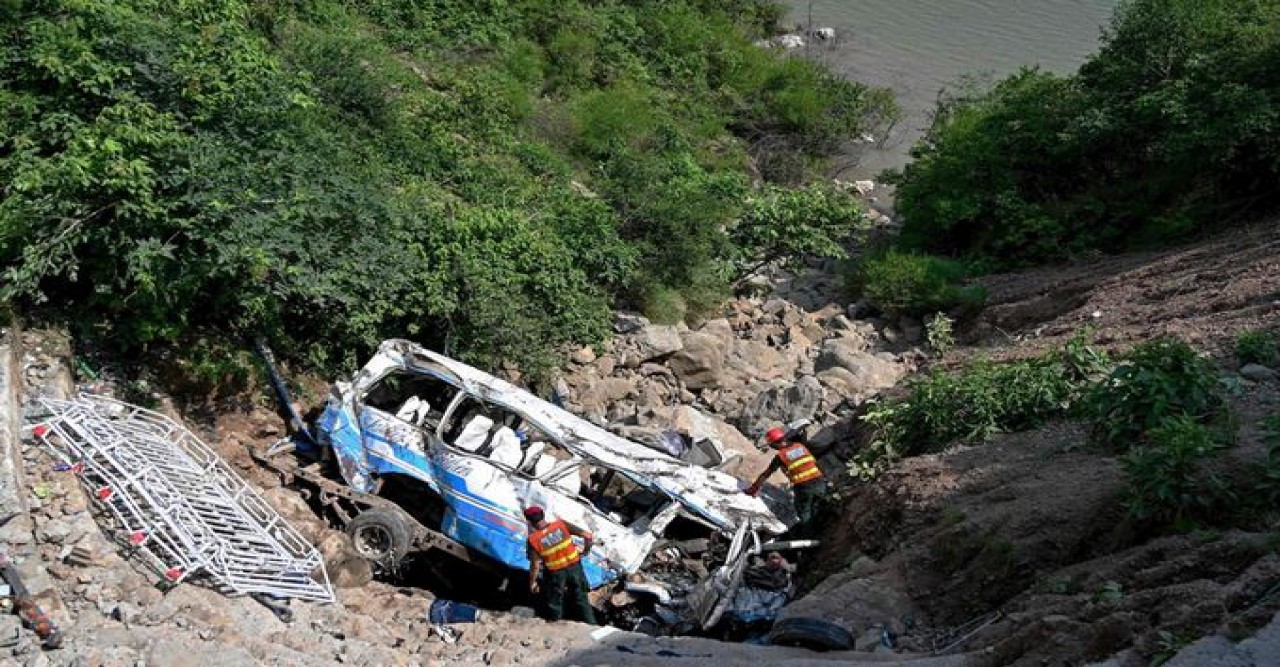 পাকিস্তানে দুটি বাস দুর্ঘটনায় নিহত ৩৬