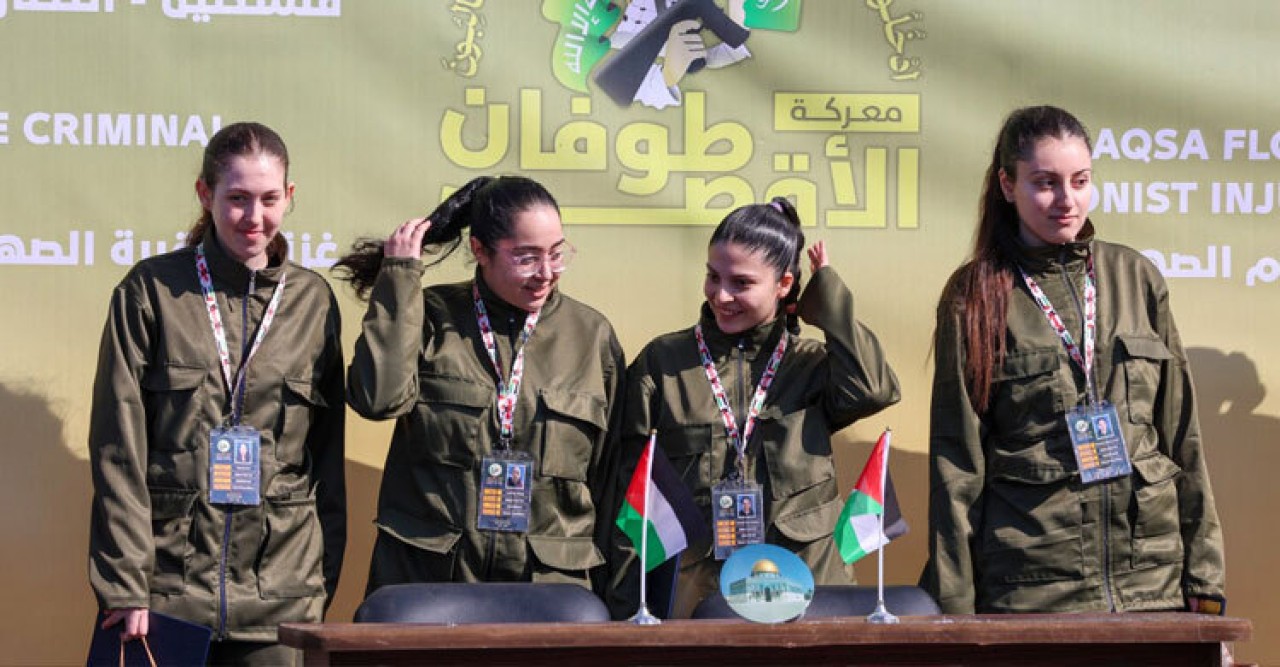 ইসরায়েল-হামাস বন্দি বিনিময় ৪ নারী সেনার বিনিময়ে মুক্তি পেলেন ২০০ ফিলিস্তিনি