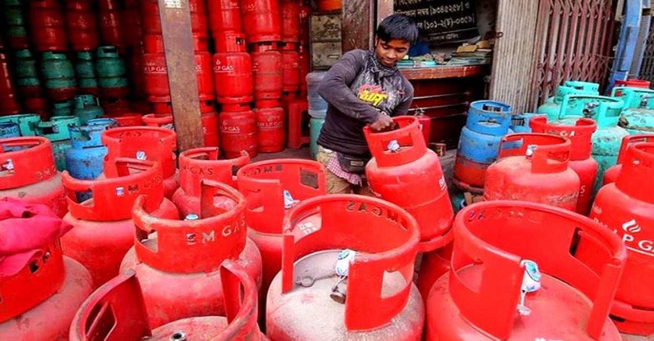 বাড়ল এলপি গ্যাসের দাম