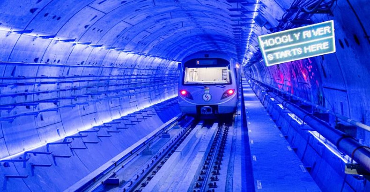 কলকাতায় নদীর নিচ দিয়ে চলা মেট্রোরেল উদ্বোধন করলেন মোদি