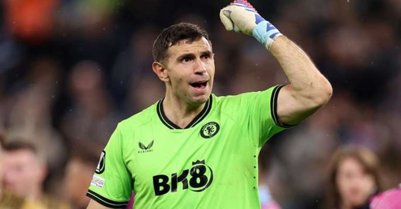 ভিলার সঙ্গে দীর্ঘমেয়াদি চুক্তিতে এমি মার্টিনেজ