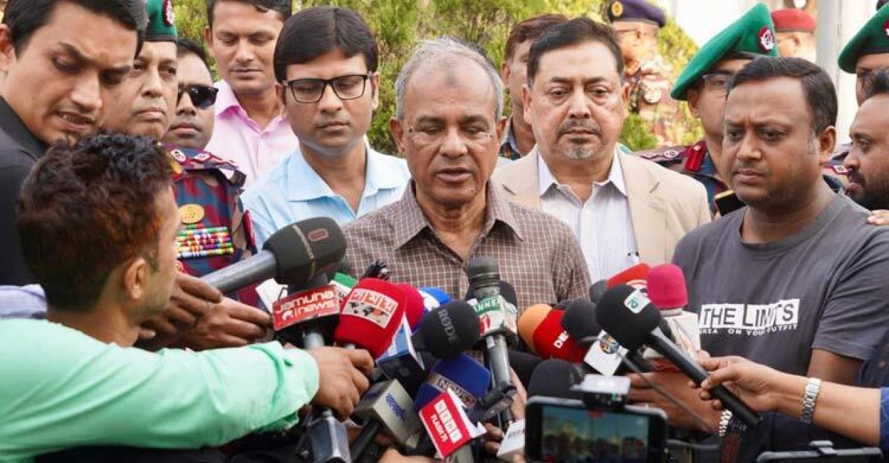 শহীদ পরিবারের দুটি দাবির একটি বাস্তবায়ন, আরেকটি চলমান - স্বরাষ্ট্র উপদেষ্টা