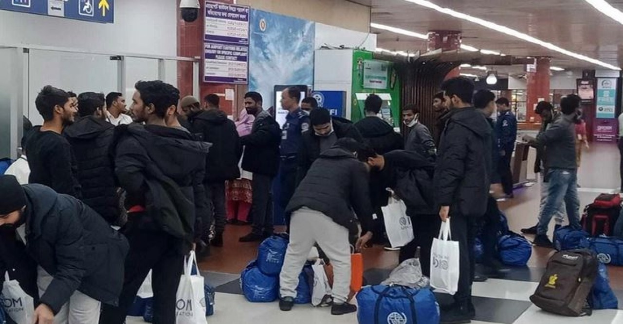 লিবিয়া থেকে দেশে ফিরলেন আরো ১৪৫ বাংলাদেশি