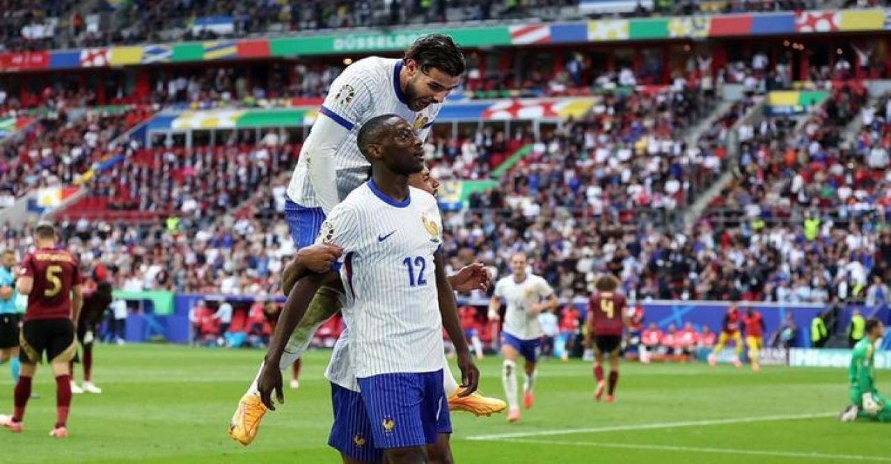 আত্মঘাতী গোলে বেলজিয়ামকে বিদায় করে শেষ আটে ফ্রান্স