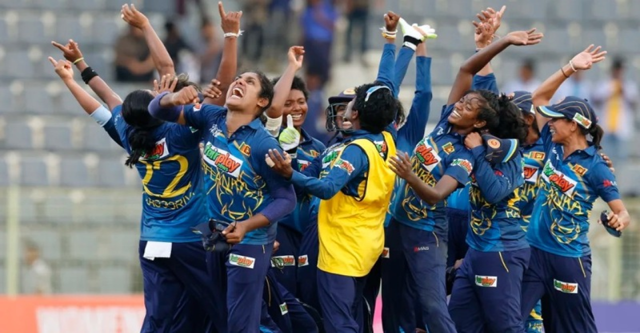 রোমাঞ্চ ছড়িয়ে পাকিস্তানকে হারিয়ে ফাইনালে শ্রীলঙ্কা