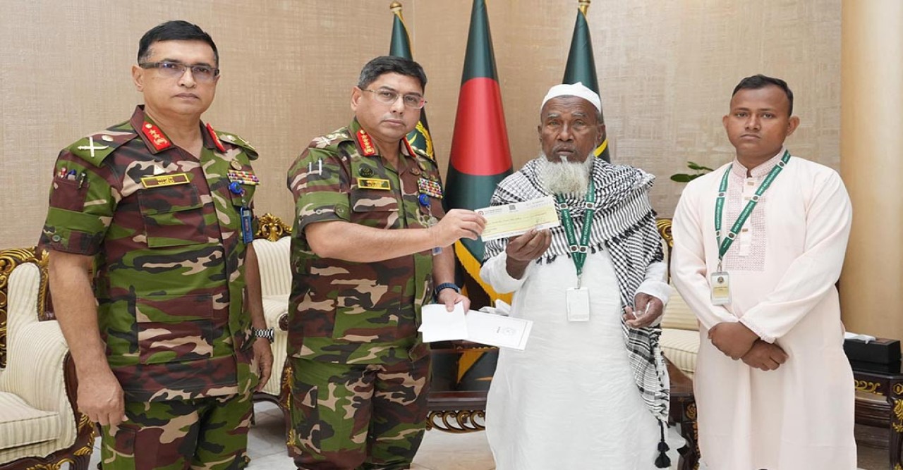 শহীদ আবু সাঈদের পরিবারকে আর্থিক সহায়তা দিল সেনাবাহিনী