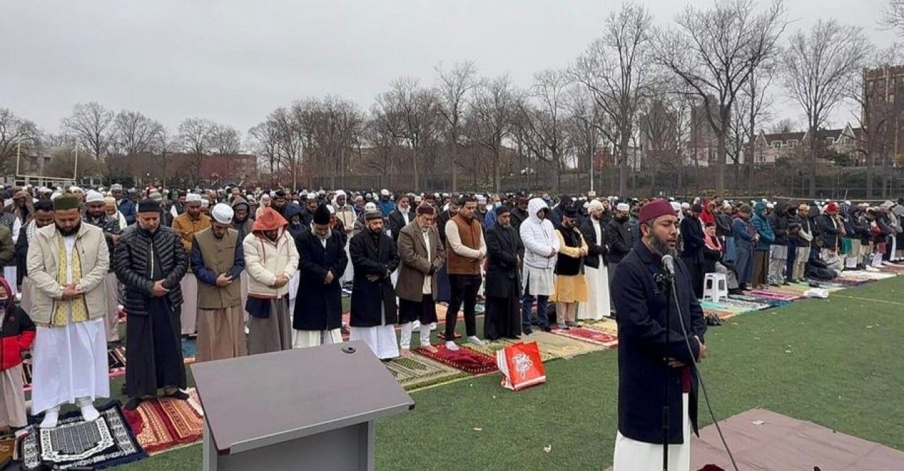 নিউইয়র্কে নর্থ ব্রঙ্কস জামে মসজিদের উদ্যোগে খোলা মাঠে বিশাল ঈদ জামাত