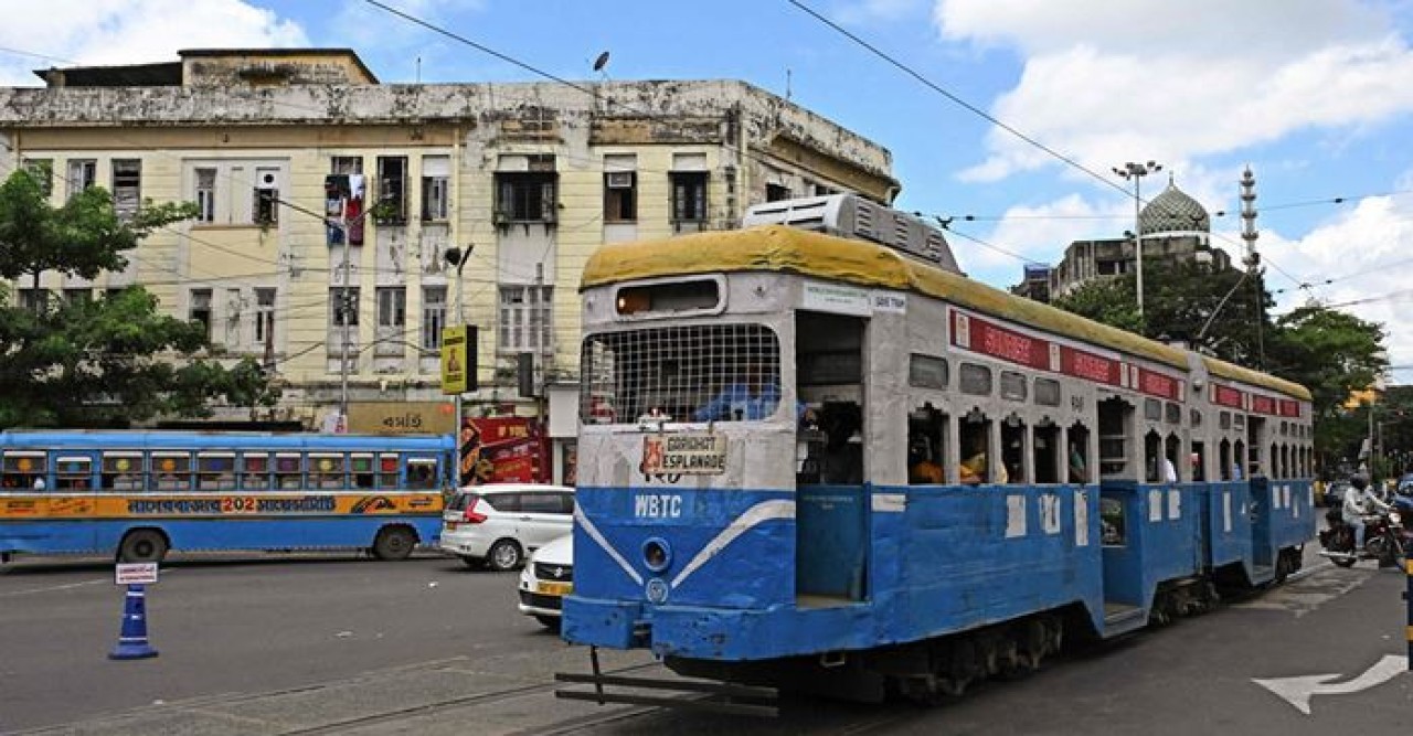 কলকাতার বুকে আর যাত্রী নিয়ে ছুটবে না ১৫০ বছরের পুরনো ট্রাম?