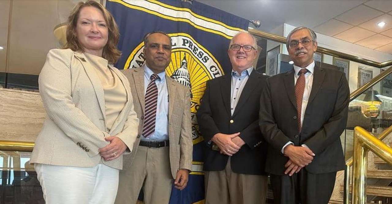 ওয়াশিংটন ডিসিতে জাতীয় প্রেসক্লাবের নতুন প্রেসিডেন্টের সাথে বাংলাদেশ দূতাবাসের শুভেচ্ছা বিনিময়