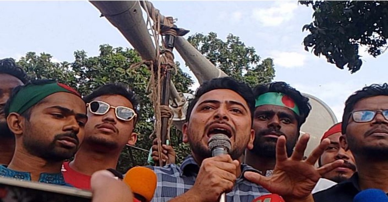 তিন দিনের মধ্যে শিক্ষার্থীদের দাবি পূরণের প্রতিশ্রুতি উপদেষ্টার