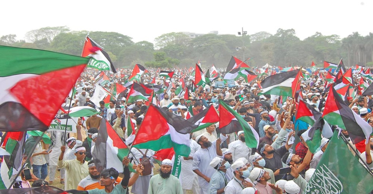 কানায় কানায় পূর্ণ সোহরাওয়ার্দী উদ্যান, দেখুন ছবিতে