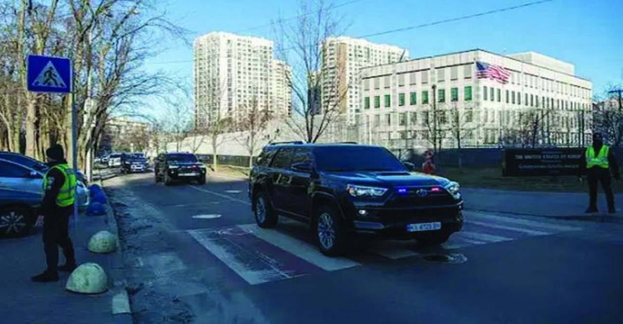 রাশিয়ার হামলার আশঙ্কায় ইউক্রেইনে দূতাবাস বন্ধ করল যুক্তরাষ্ট্র