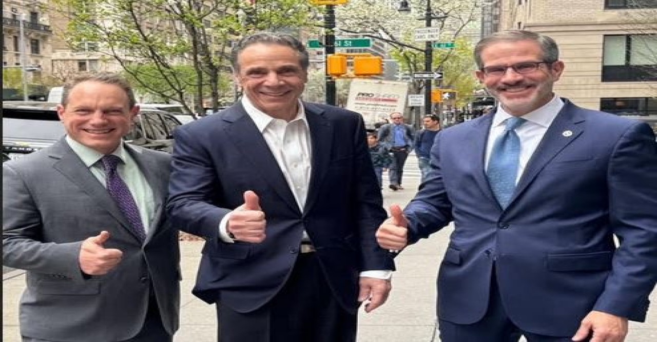 নিউইয়র্ক সিটির দুটি প্রধান ইউনিয়ন মেয়র পদে প্রাক্তন গভর্নর অ্যান্ড্রু কুওমোকে সমর্থন