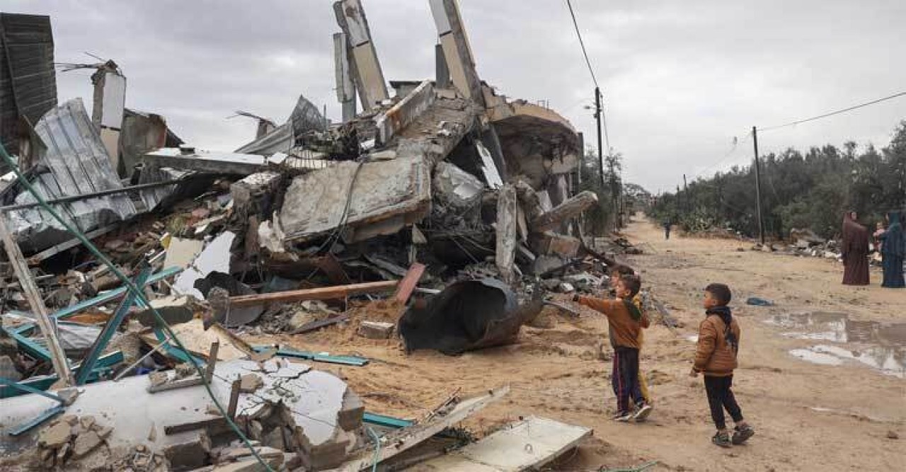 গাজায় শিশু-চিকিৎসকসহ আরও ১৬ ফিলিস্তিনি নিহত