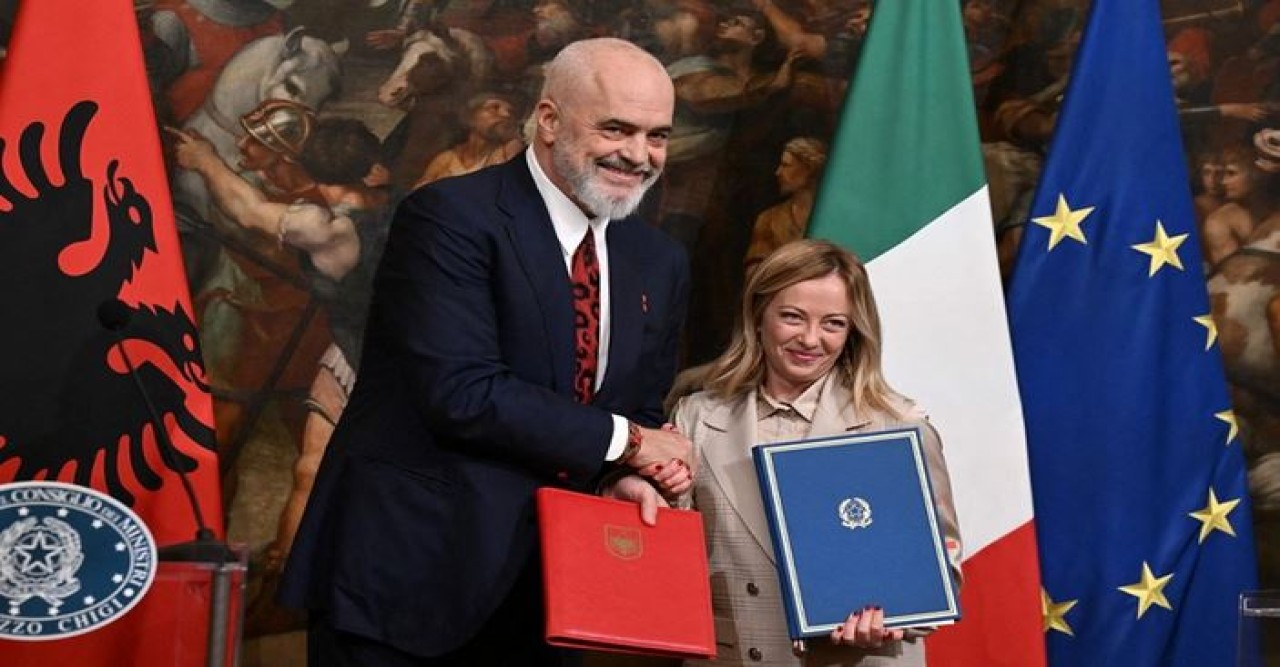 আলবেনিয়ায় অভিবাসীদের রাখতে আশ্রয়শিবির বানাবে ইতালি