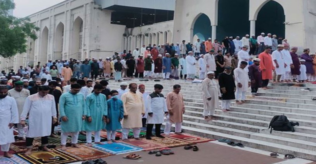 দেশ ও জাতির কল্যাণ কামনা করে জাতীয় মসজিদে বিশেষ মোনাজাত