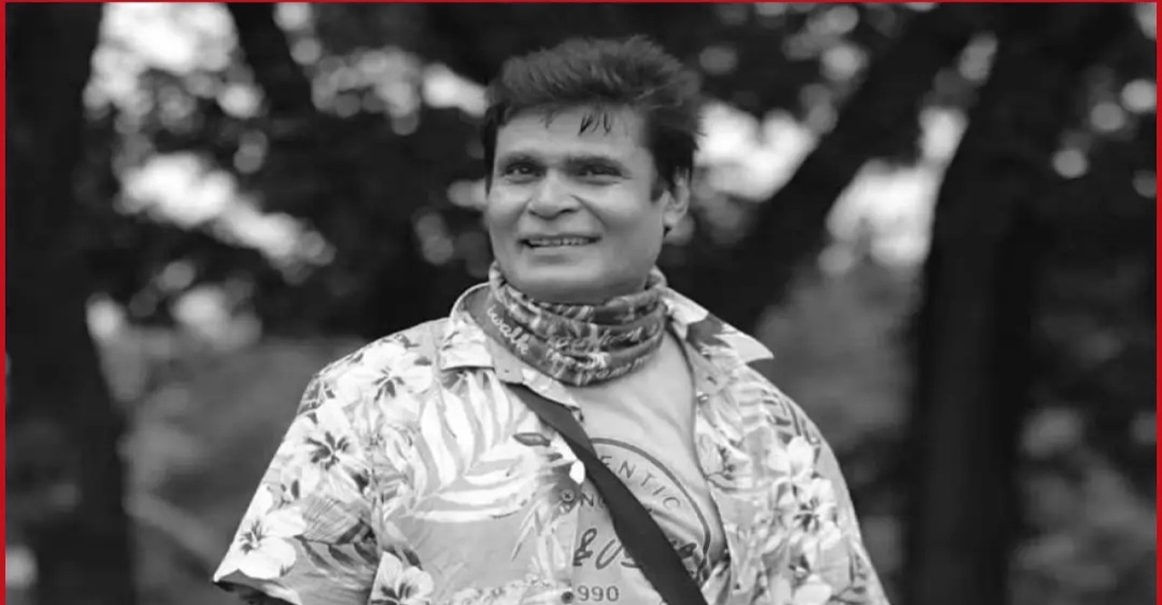 মায়ের কবরের পাশে দাফন হলো রুমির