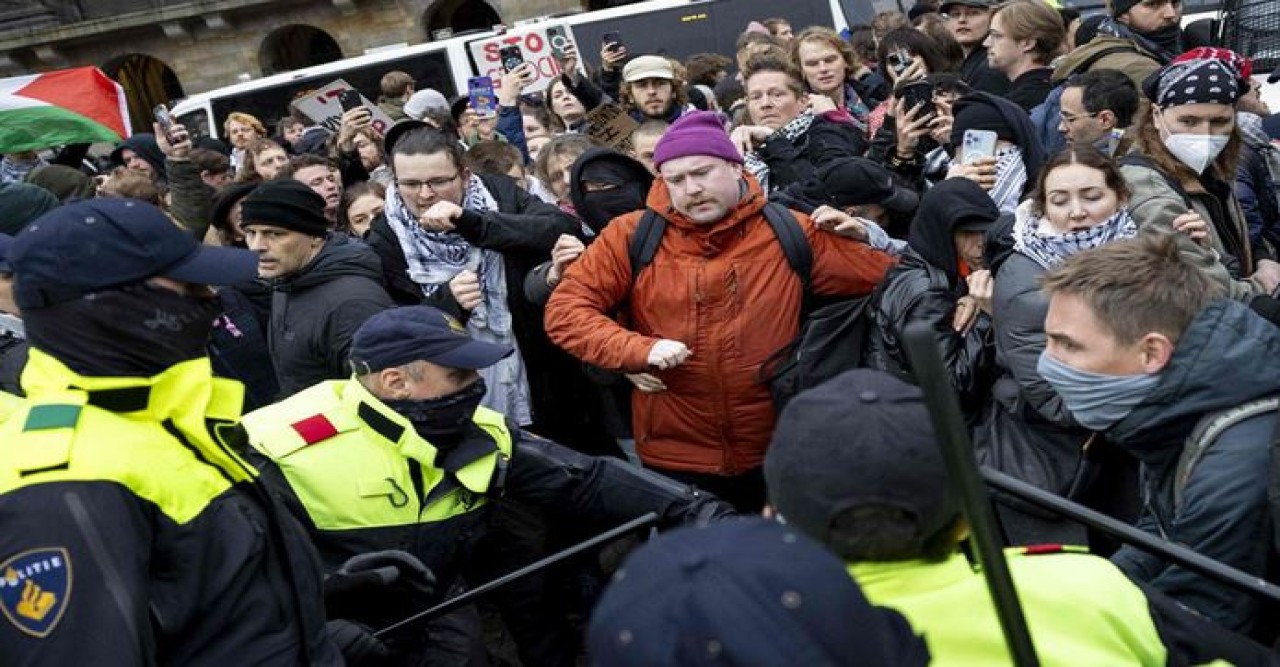আমস্টারডামে ইসরায়েলবিরোধী বিক্ষোভে শত শত মানুষ