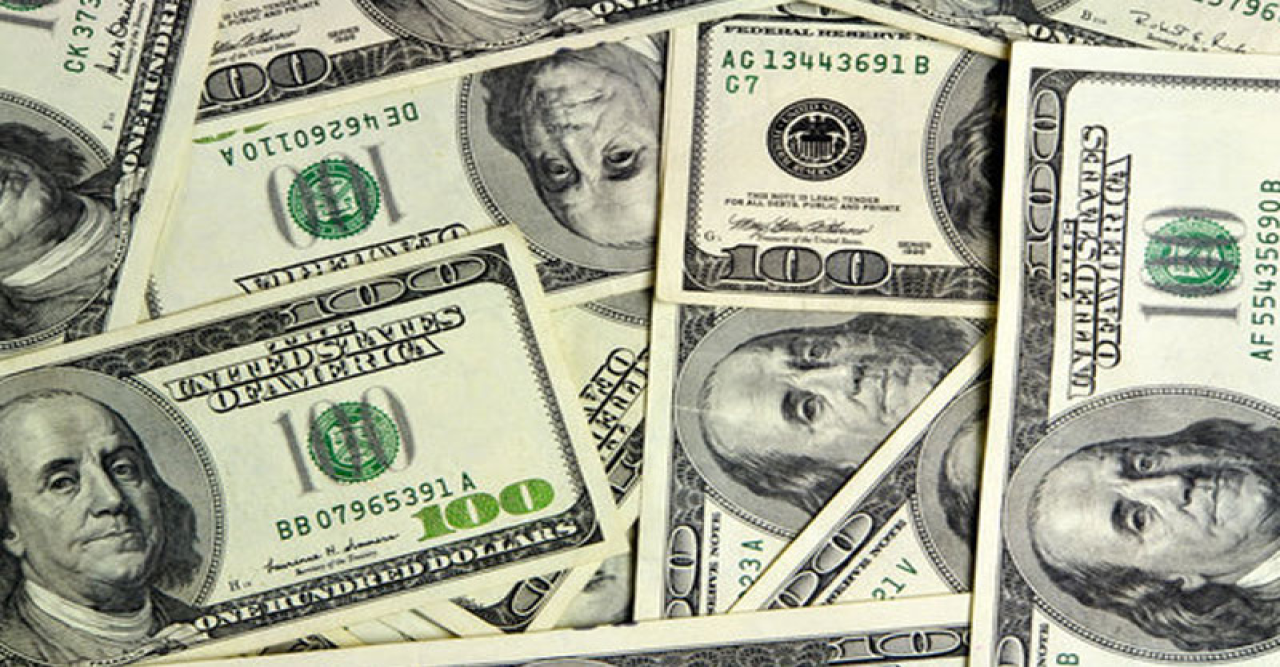 রেমিট্যান্সে কমল, রপ্তানিতে বাড়ল ডলারের দাম