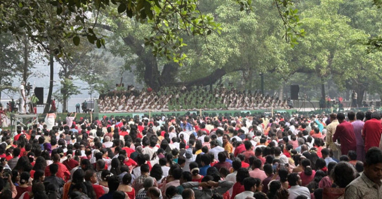 বর্ষবরণে রমনায় মানুষের ঢল