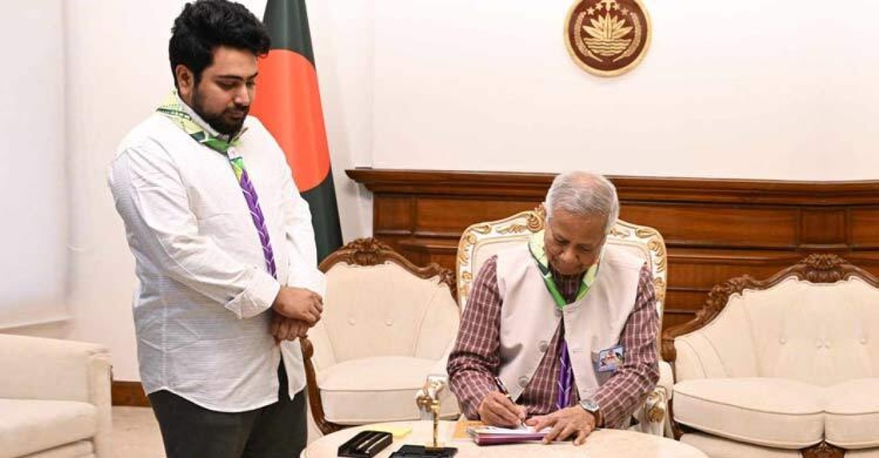 মাতৃভাষা দিবসের স্মারক ডাকটিকিট অবমুক্ত করলেন প্রধান উপদেষ্টা