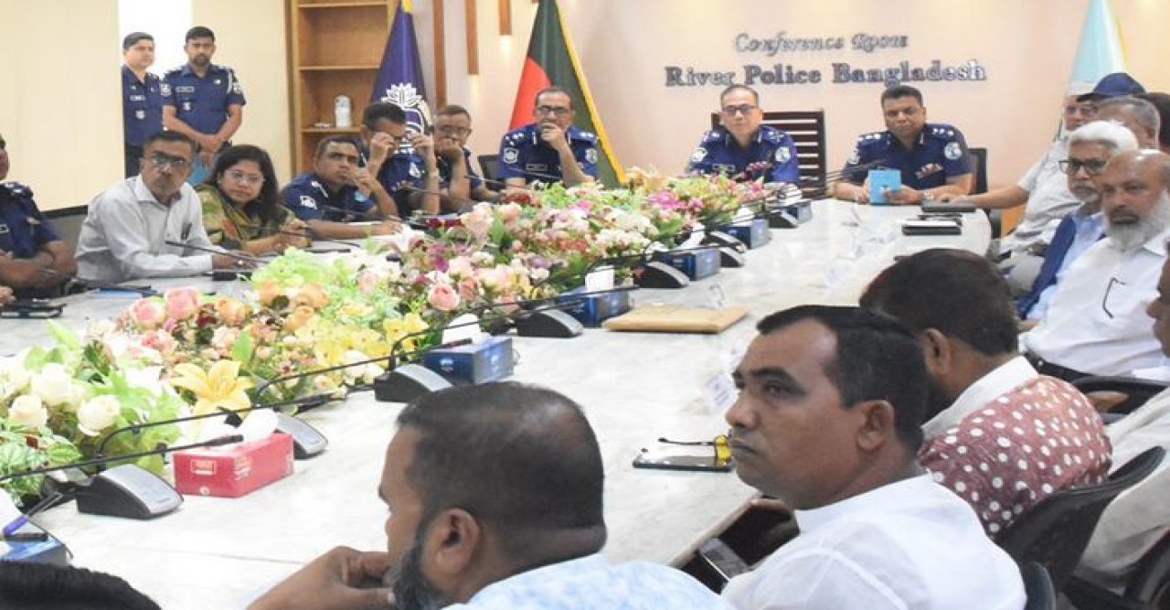 ঈদযাত্রা নির্বিঘ্ন রাখতে নৌপথে আন্তরিকভাবে কাজ করছে নৌ পুলিশ