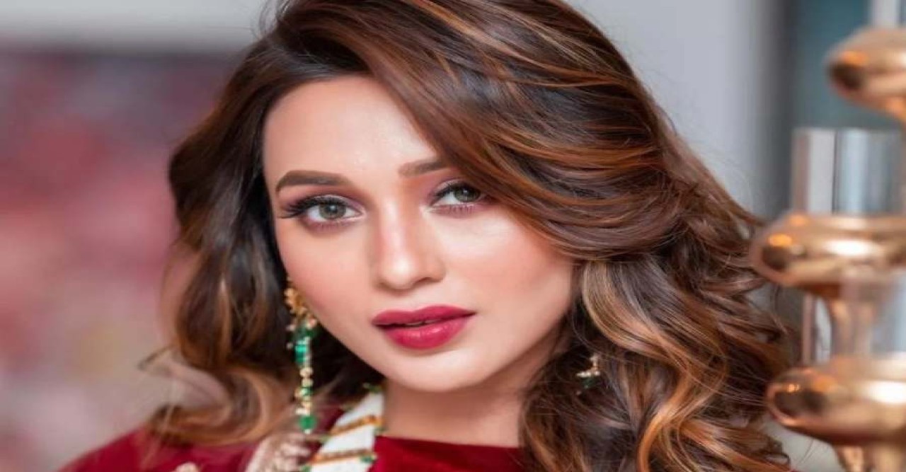 সিঙ্গেল জীবন কেমন উপভোগ করছেন মিমি চক্রবর্তী?