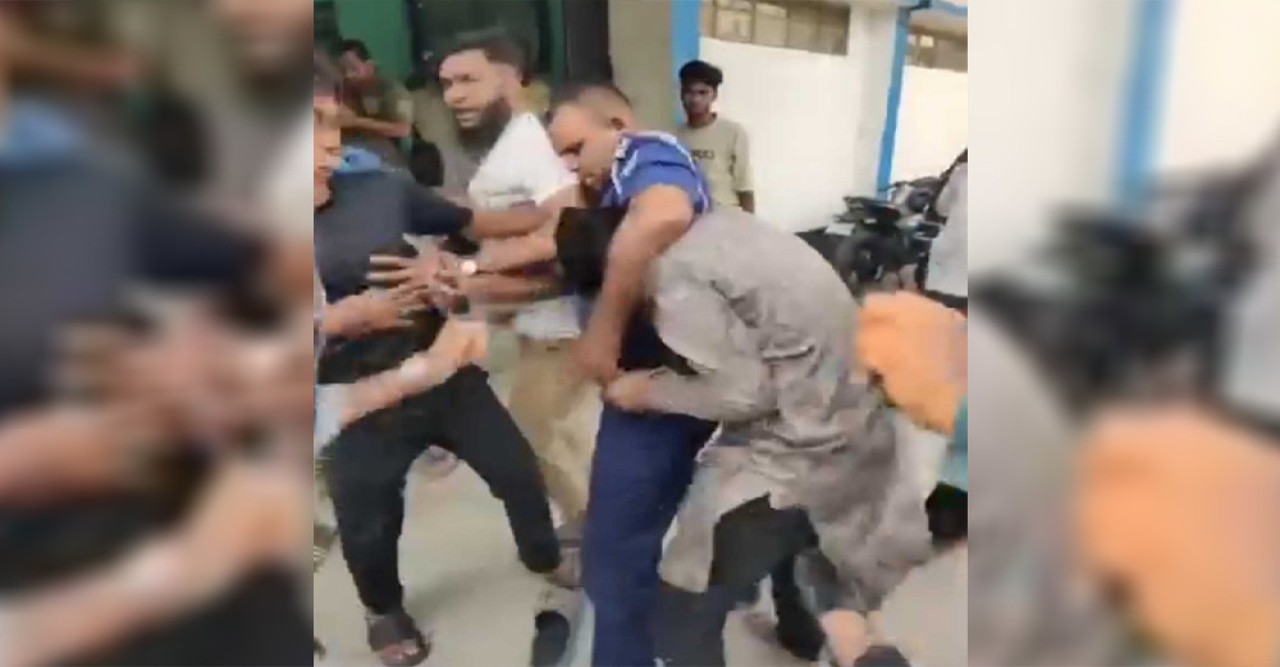 থানা থেকে ধর্ষণ মামলার আসামি ছিনিয়ে নিয়ে মারধর