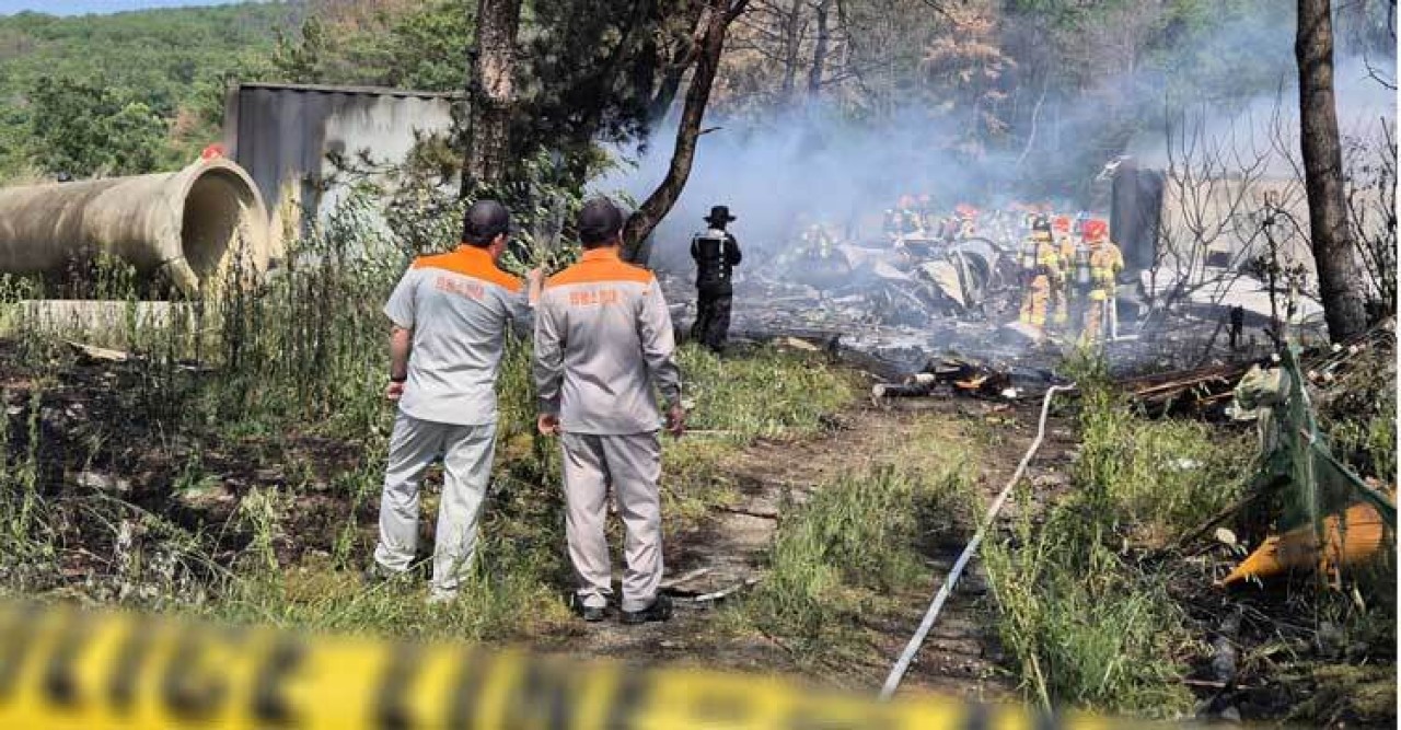 দক্ষিণ কোরিয়ায় নৌবাহিনী প্লেন বিধ্বস্ত, বেঁচে নেই আরোহীদের কেউ