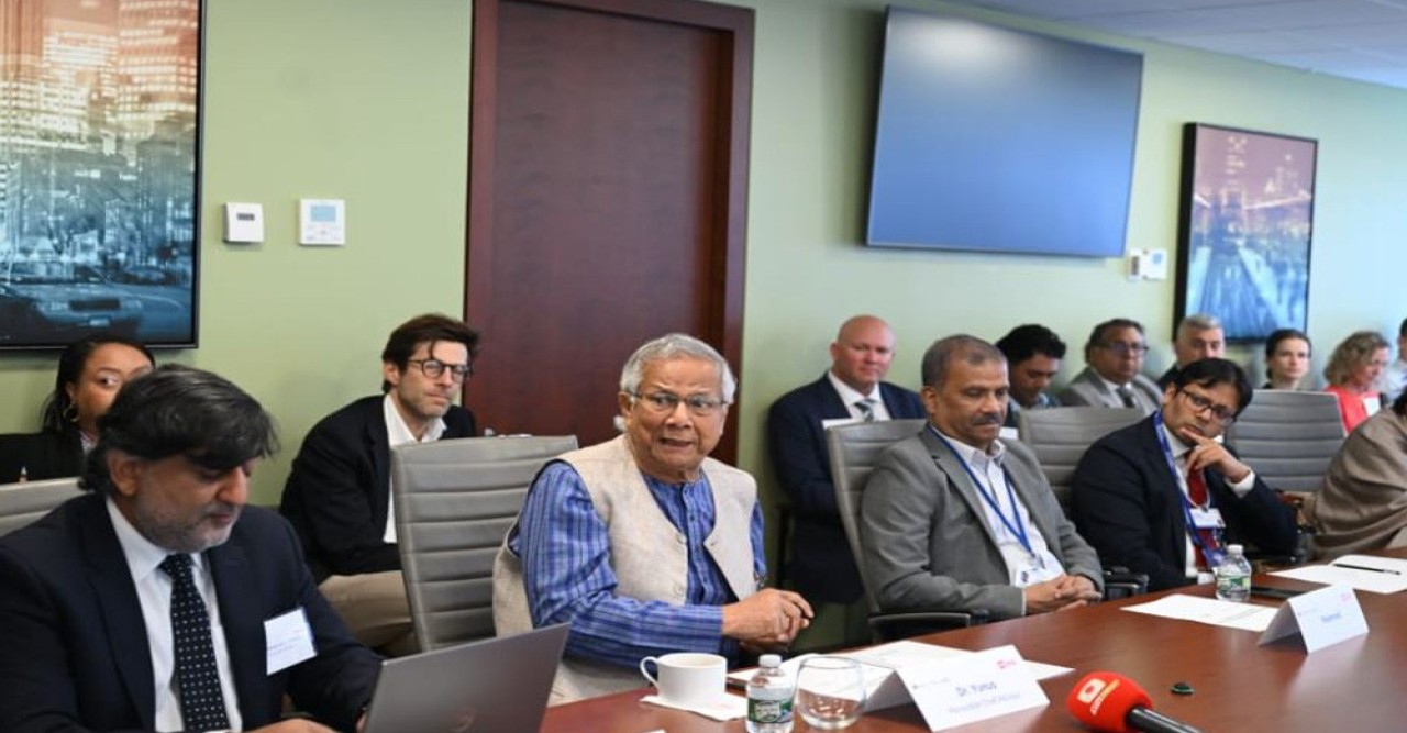 স্বাস্থ্যসেবা অর্থ উপার্জনকারীদের হাতে ছেড়ে দেওয়া উচিত নয় : প্রধান উপদেষ্টা