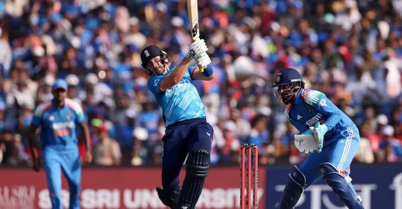 সেঞ্চুরি ছাড়াই ভারতের বিপক্ষে তিনশোর্ধ্ব পুঁজি ইংল্যান্ডের