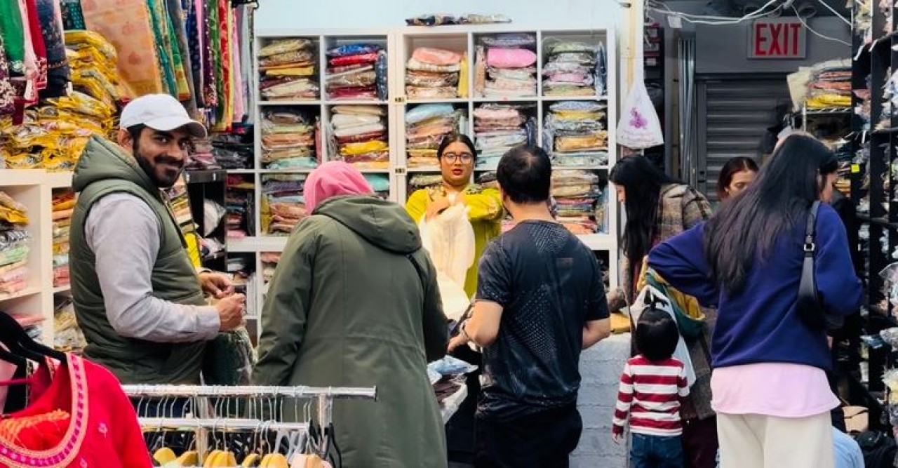কেনাকাটায় ব্যস্ত নিউইয়র্কে  প্রবাসীরা : নতুন পোশাকের সমাহার