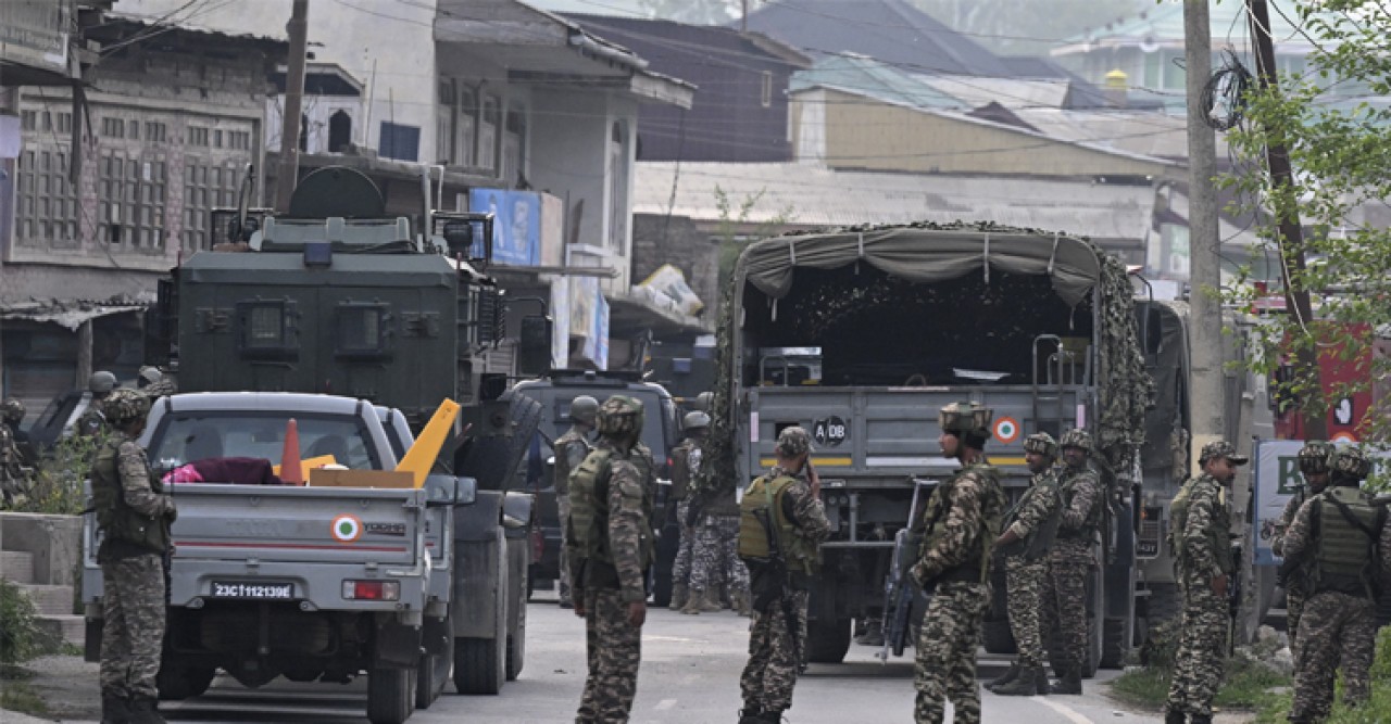 ভারতের ৪০-৫০ সেনাকে হত্যার দাবি পাকিস্তানের মন্ত্রীর