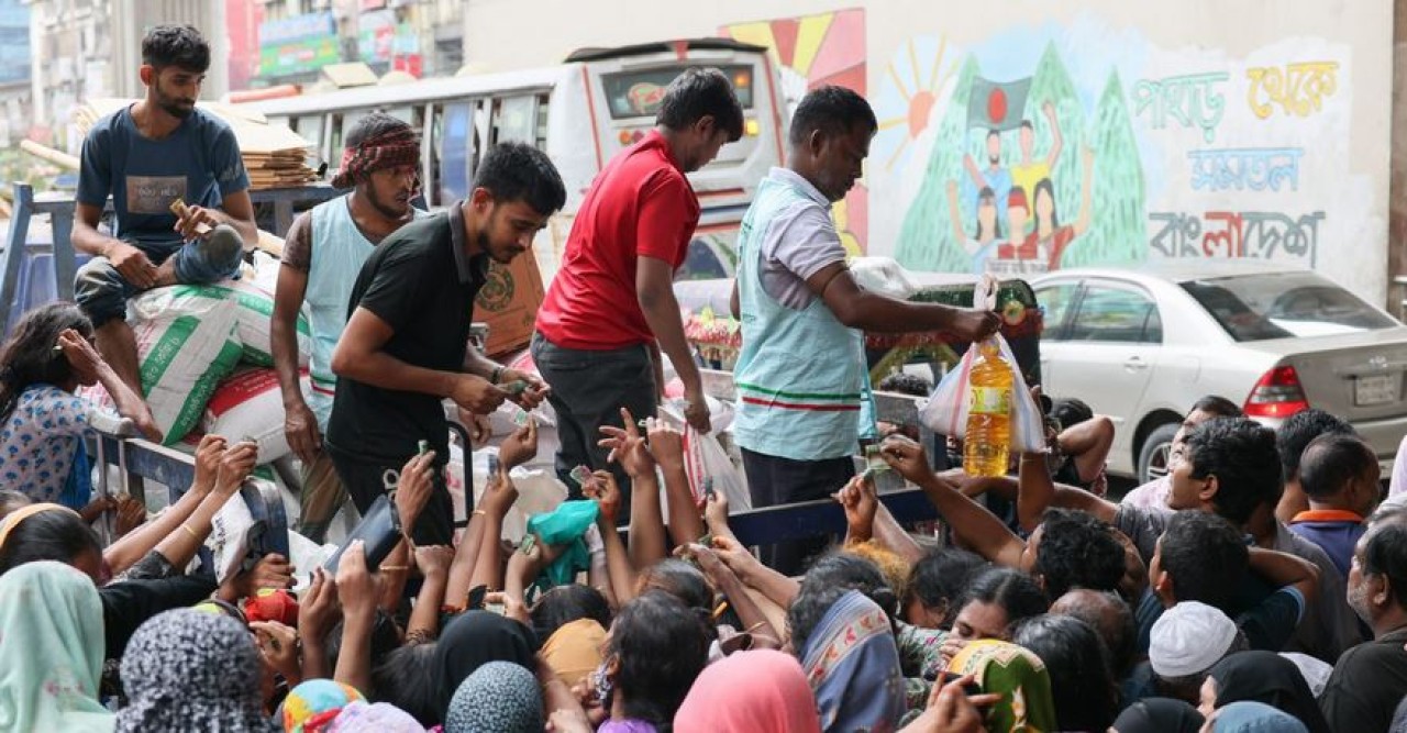 দারিদ্র্যের হার বাড়ছে সেবার মান না বাড়লেও বেড়েছে ব্যয়