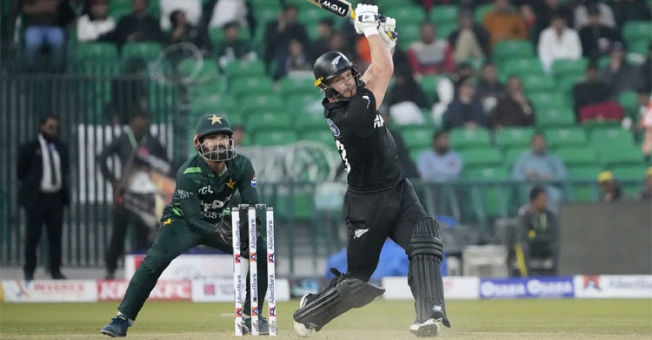 পাকিস্তানকে উড়িয়ে চ্যাম্পিয়ন্স ট্রফির প্রস্তুতি শুরু কিউইদের