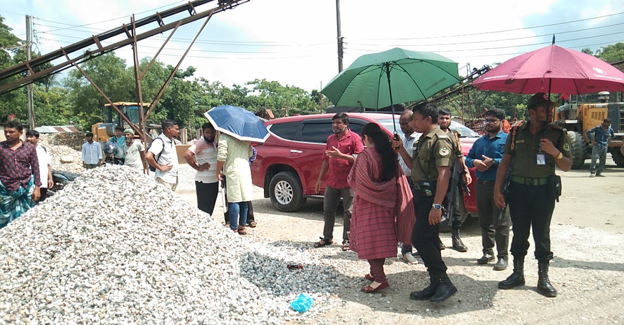 সিলেট সদরে অভিযান, আড়াই লাখ ঘনফুট পাথর জব্দ