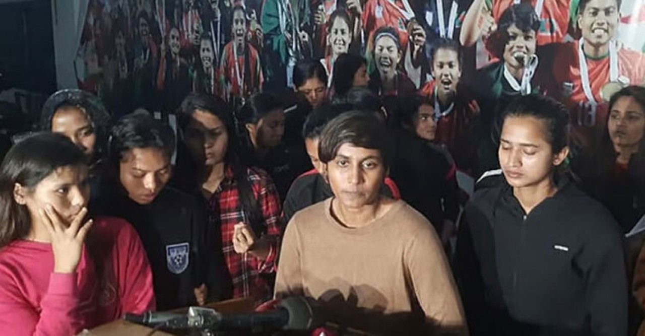 কিরণের সঙ্গে আলোচনার পর বিদ্রোহ প্রত্যাহার সাবিনাদের