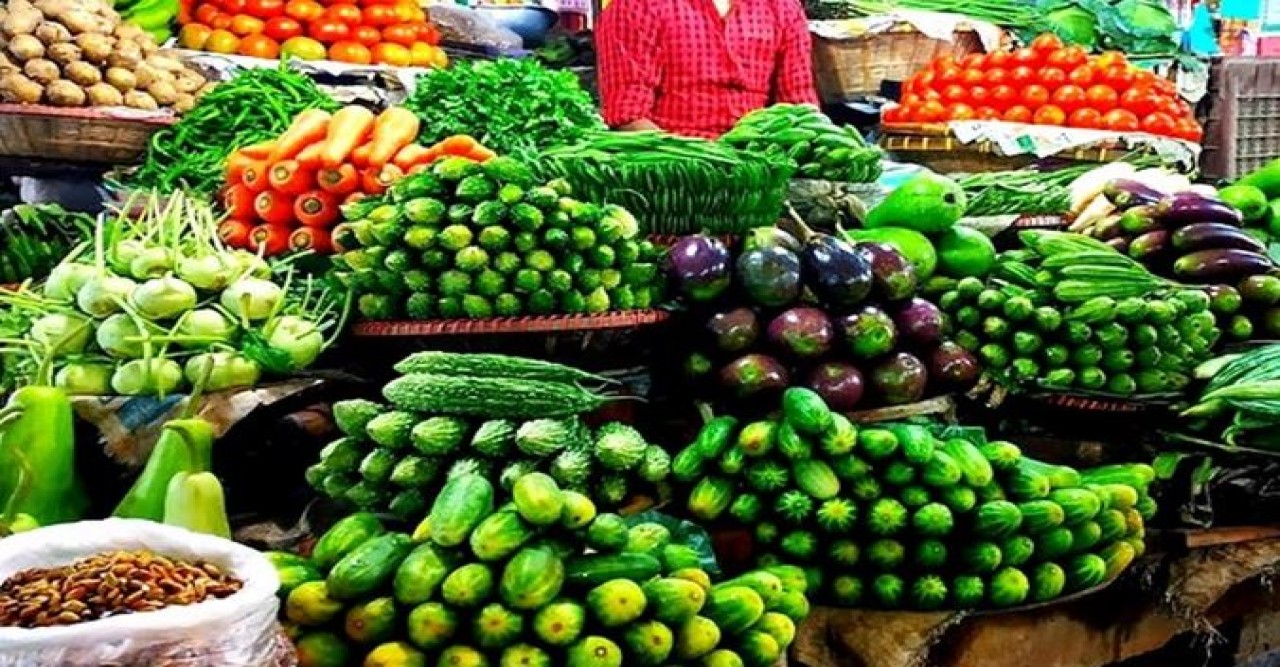 আরো বেড়েছে সবজির দাম, বাড়তিতে মুরগিও