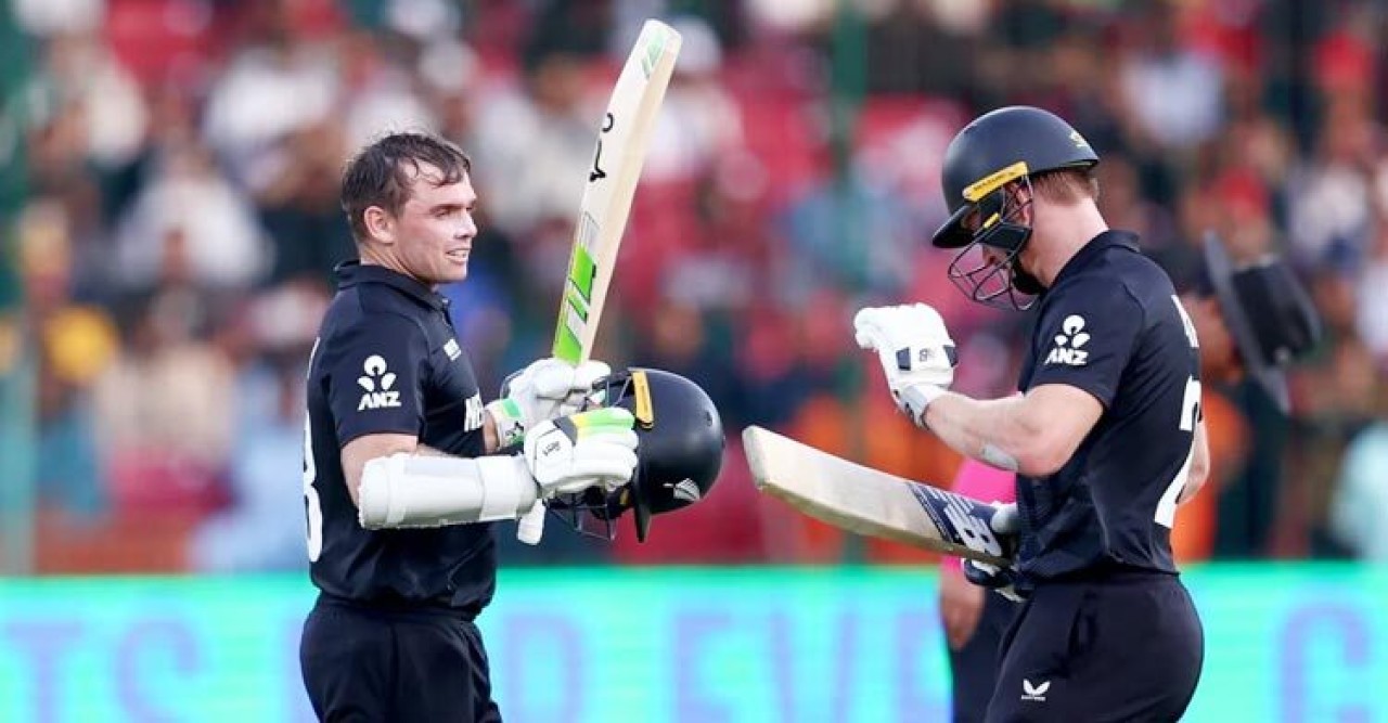 চ্যাম্পিয়ন্স ট্রফির উদ্বোধনী ম্যাচে  ৩২০ রানের বড় সংগ্রহই দাঁড় করিয়েছে নিউজিল্যান্ড